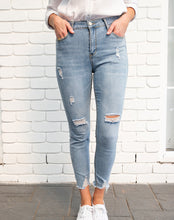 Load image into Gallery viewer, Distressed Jeans